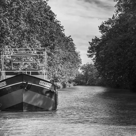 Péniche Le Black Mountain Bateau-hôtel Villepinte (Aude)