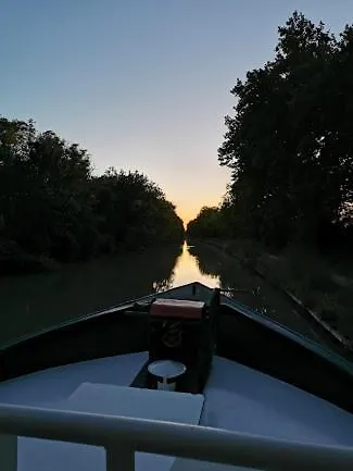 Péniche Le Black Mountain Bateau-hôtel Villepinte (Aude)
