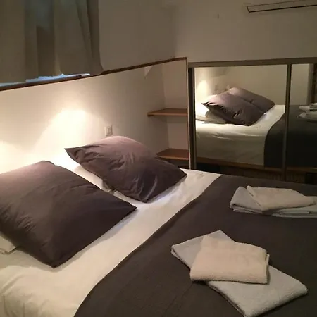 船屋 Peniche Le Black Mountain Villepinte (Aude)