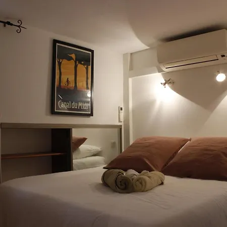 船屋 Peniche Le Black Mountain Villepinte (Aude)