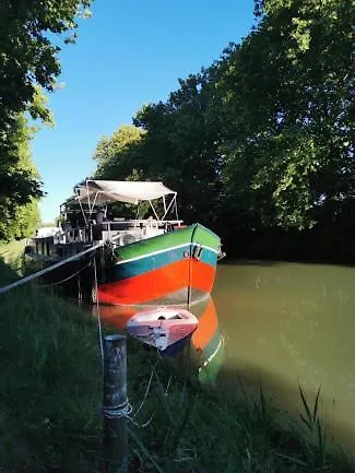 Bateau-hôtel Péniche Le Black Mountain Villepinte (Aude)
